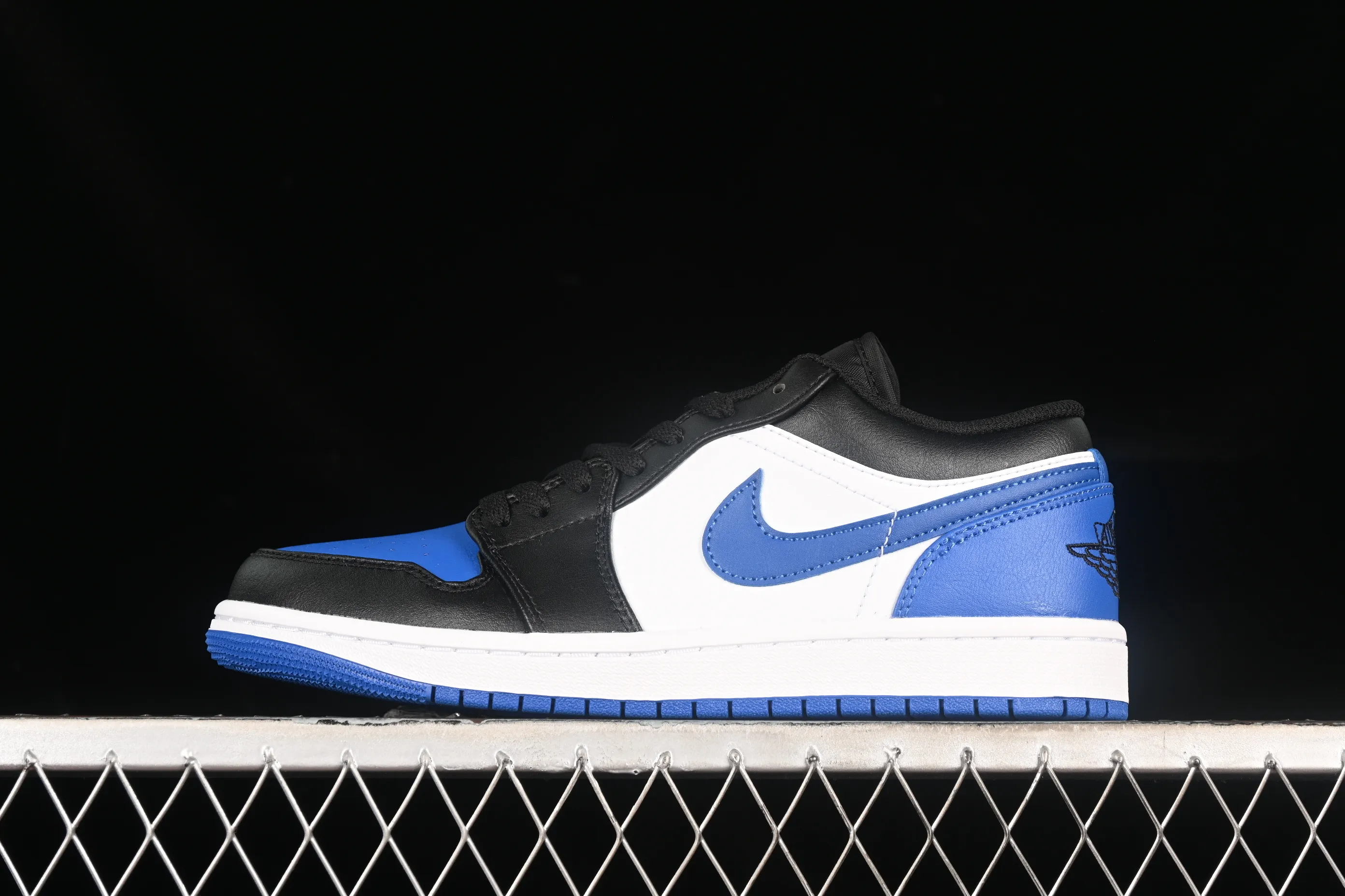 All categories Air Jordan Jordan series basketball shoes Air Jordan 1 Low G version pure original Air Jordan 1 Low AJ1 Joe 1 black and white blue low-top cultural basketball shoes 553558-140